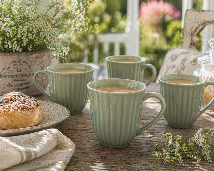 IB Laursen Mynte Tassen Green Tea auf Terrasse im Sommer im Landhausstil