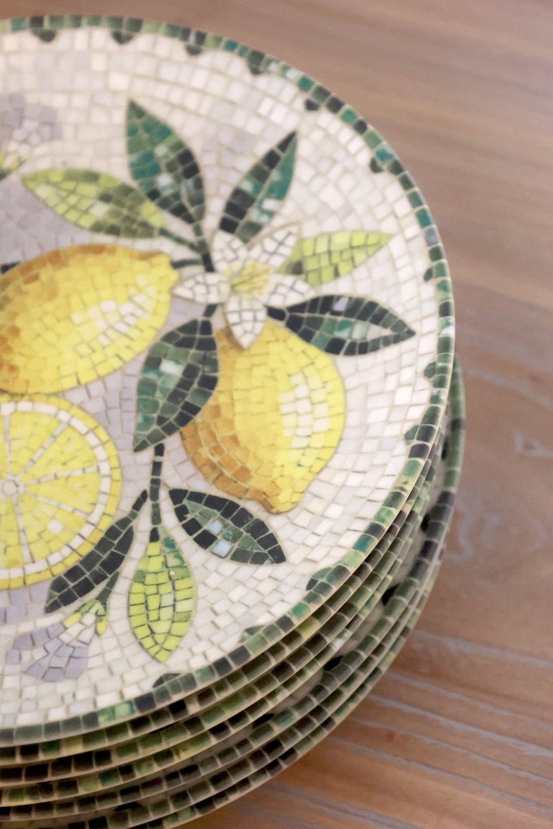 Dekoratives Steingut-Tablett Chartres mit mediterranem Zitronendesign von Chic Antique